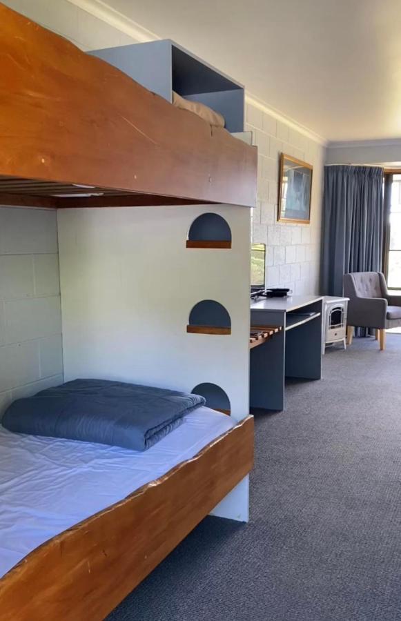 Gordon Gateway Motel Strahan Ngoại thất bức ảnh