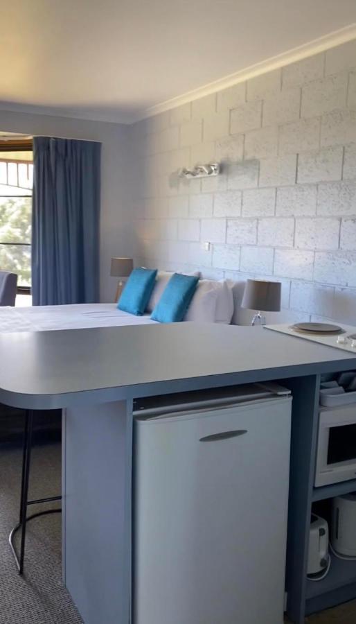 Gordon Gateway Motel Strahan Ngoại thất bức ảnh