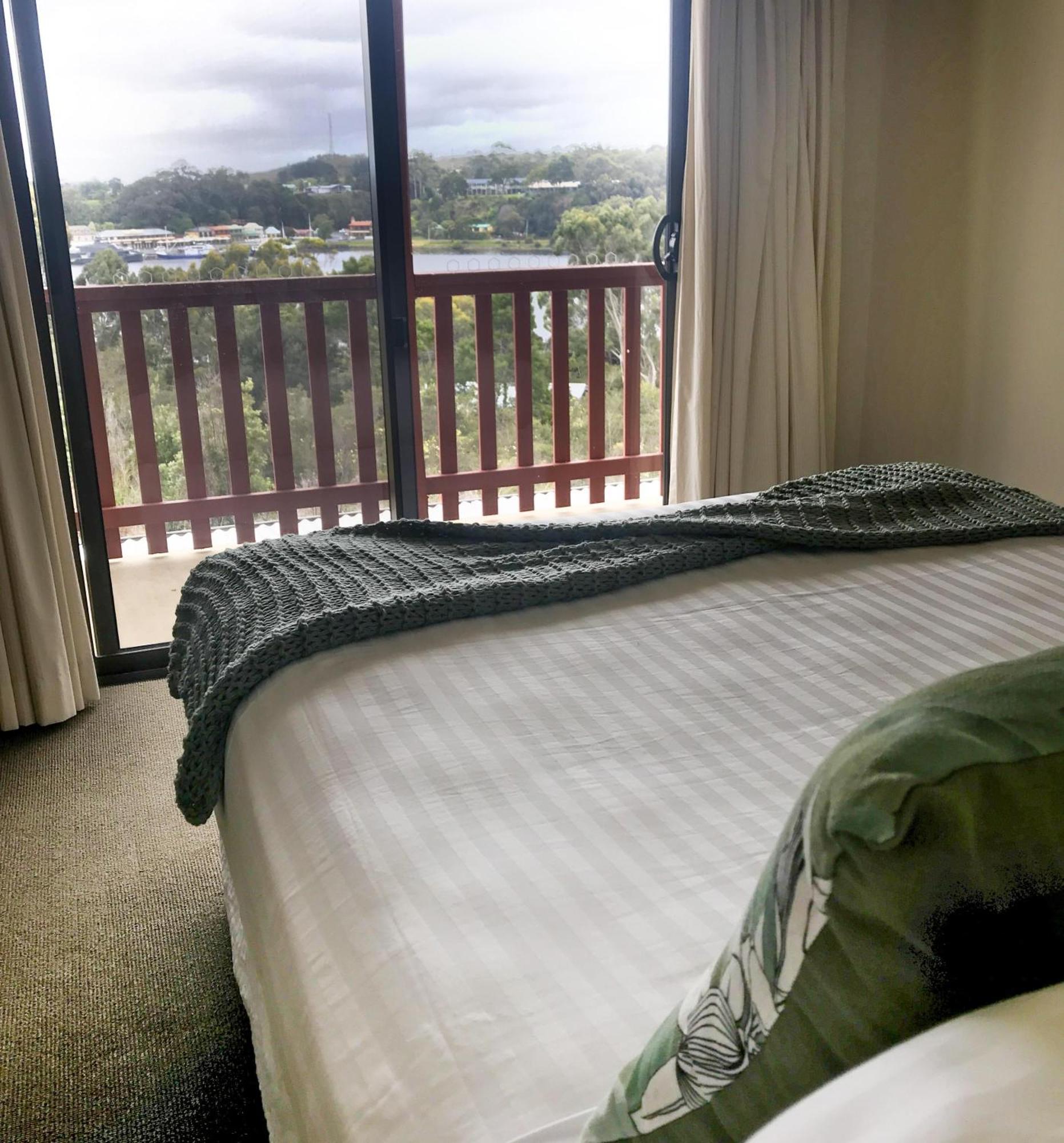 Gordon Gateway Motel Strahan Ngoại thất bức ảnh